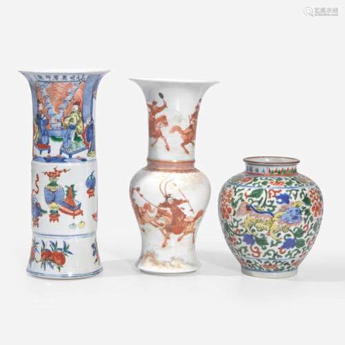 Two Chinese porcelain vases and a jar 瓷樽两件与瓷罐一件