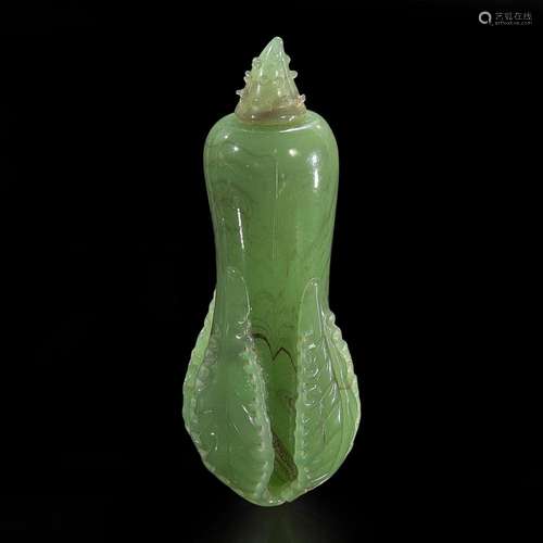 An unusual Chinese green glass “Gourd” snuff bottle 琉璃丝瓜...