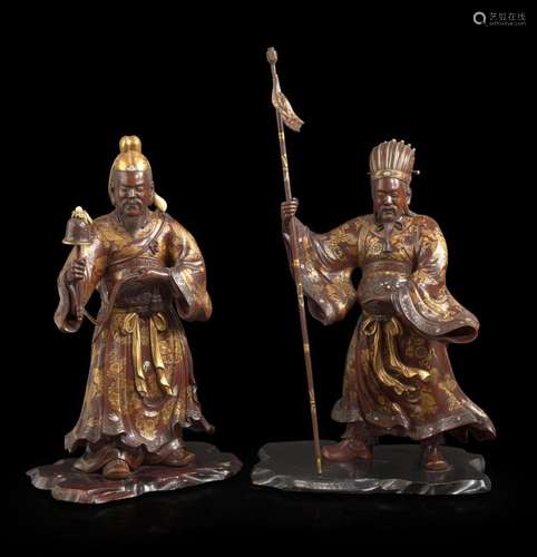 A pair of Japanese gilt-lacquered carved wood figures 日本鎏...