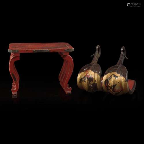 A pair of Japanese lacquered stirrups and a Negoro-style red...