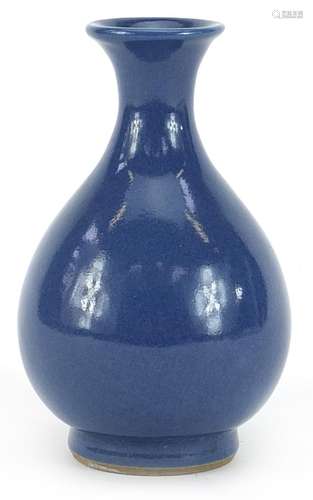 Chinese porcelain vase having a blue glaze, 13.5cm high