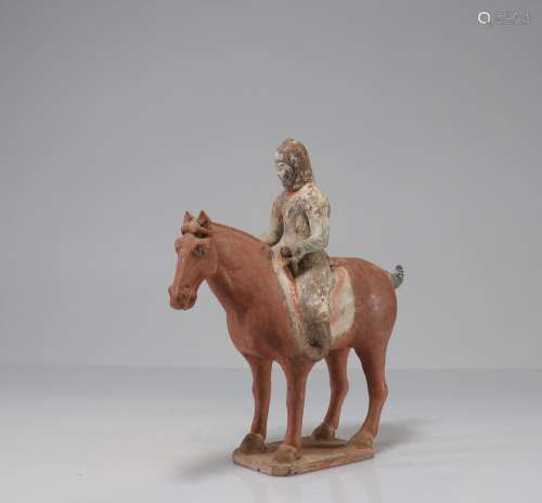 CHINE - Époque TANG (618-907) Cavalière à cheval à l'arrêt T...