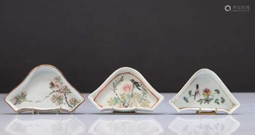 Lot de 3 petits plats en porcelaine de chinePoids: 252 gRégi...