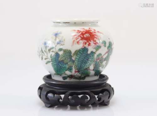 Vase en porcelaine famille rose à décor floralPoids: 168 gRé...