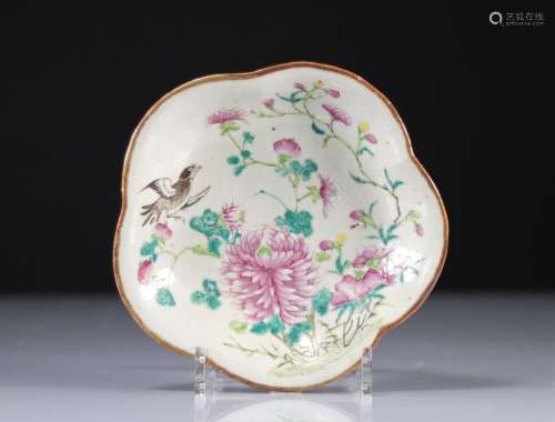 Coup en porcelaine de chine famille rose XIXèmePoids: 710 gR...