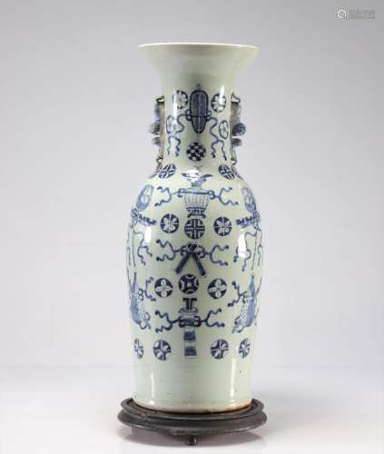 Vase en porcelaine de chine céladon XIXèmePoids: 6.20 kgRégi...