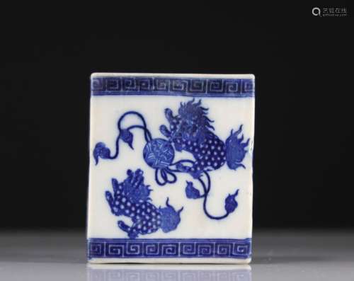Coussin à opium en porcelaine de chine blanc bleu décor de l...