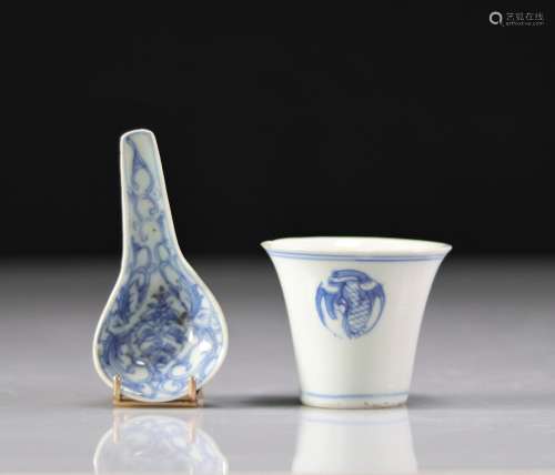 Chine gobelet et cuillère en porcelaine blanc bleuPoids: 90 ...