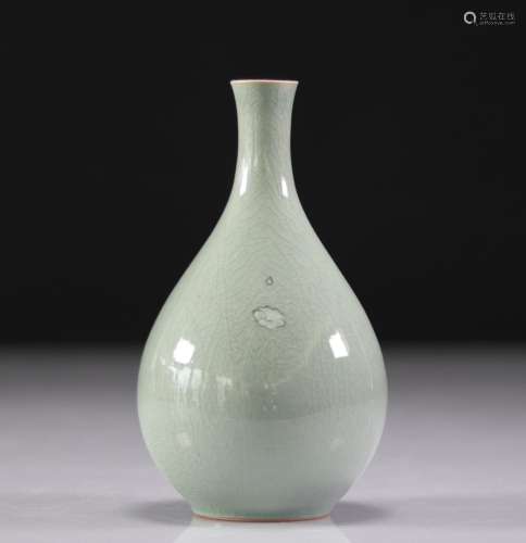 Chine vase céladon a décor de fleurs époque QingPoids: 190 g...