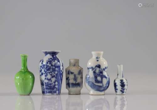 Lot de 5 vases miniatures en porcelaine de chine XVIIIèmePoi...