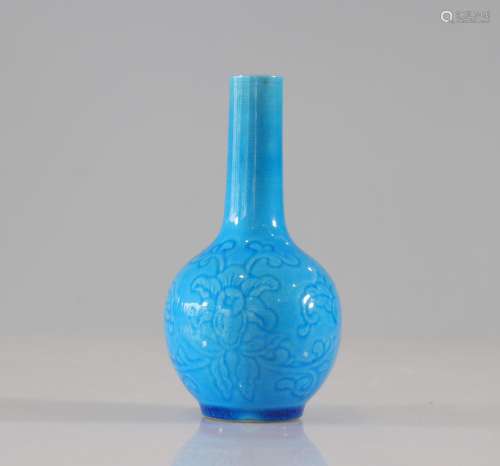 Vase monochrome bleu décor floral d'époque Qing marque Qianl...