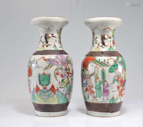 Paire de vases en porcelaine de NankinPoids: 6.80 kgRégion: ...