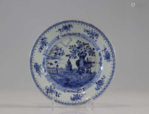 Assiette porcelaine blanc bleu XVIIIèmePoids: 340 gRégion: C...