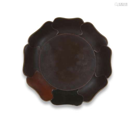 AN UNUSUAL MALLOW-FORM LACQUER DISH  17th/18th century or ea...