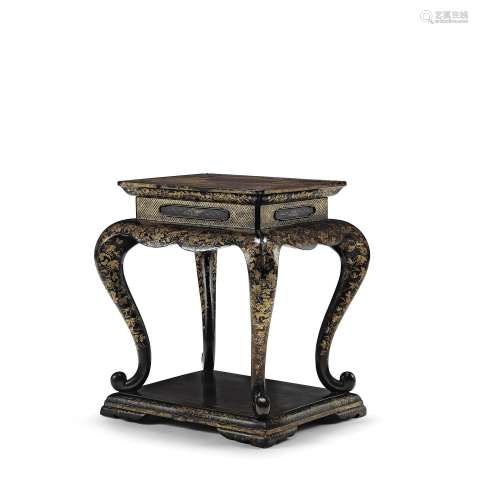 A GILT AND BLACK LACQUER RECTANGULAR INCENSE STAND  18th cen...