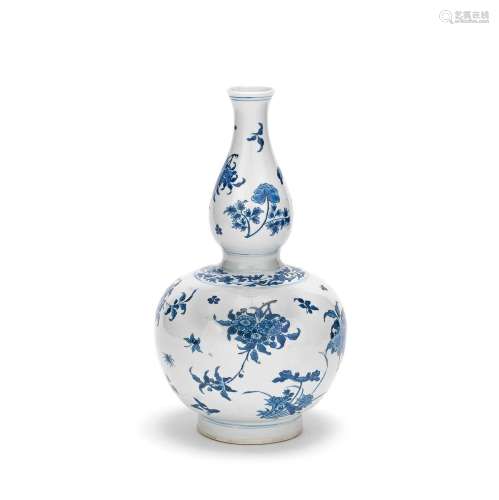 A BLUE AND WHITE DOUBLE-GOURD VASE Chongzhen