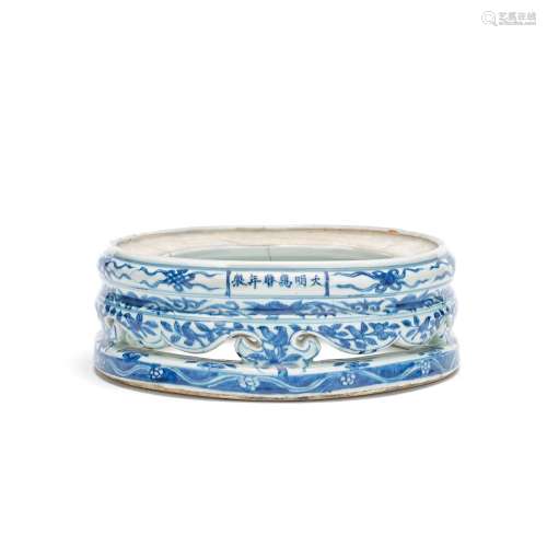 A BLUE AND WHITE OPENWORK 'BAJIXIANG' STAND Wanli si...