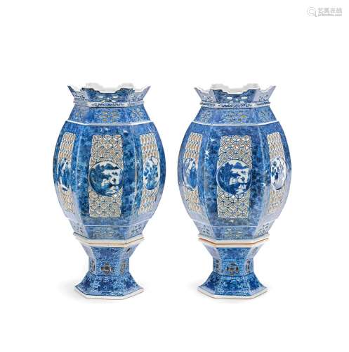 A PAIR OF BLUE AND WHITE LANTERN VASES 18th/19th century