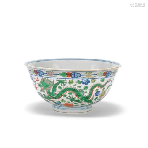 A WUCAI 'DRAGON AND PHOENIX' BOWL Qianlong six-chara...