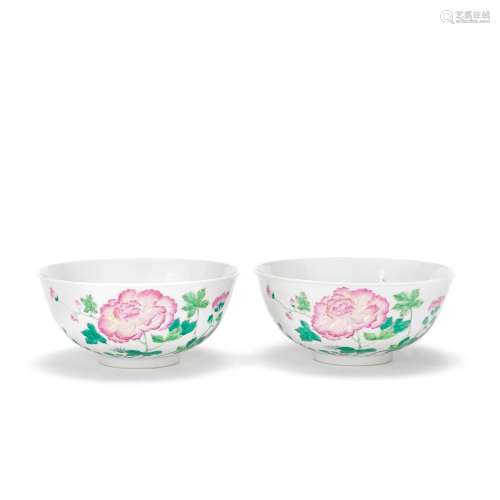 A PAIR OF FAMILLE ROSE 'PEONIES' BOWLS Guangxu six-c...