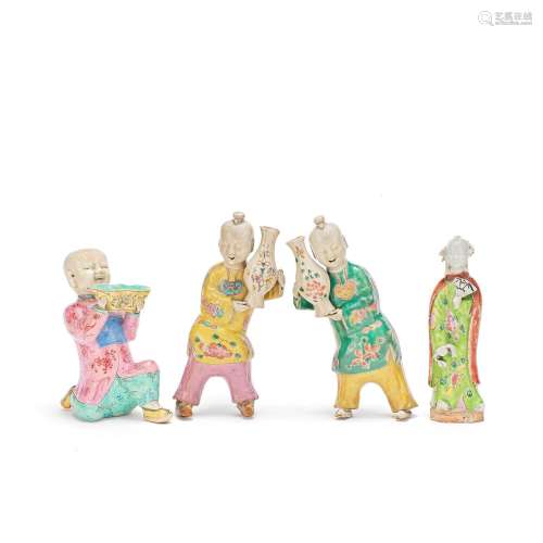 A GROUP OF FOUR FAMILLE ROSE EXPORT FIGURES Qianlong/Jiaqing