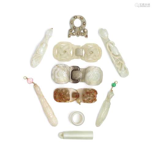 A GROUP OF JADE AND AGATE BELTHOOKS, PENDANTS AND A THUMB RI...