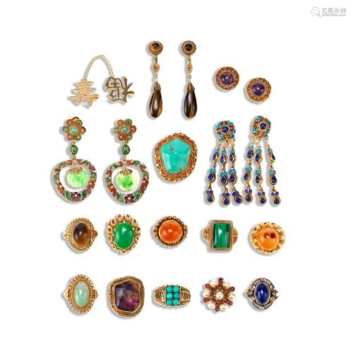 A SELECTION OF INSET GILT FILIGREE RINGS AND EARRINGS Early ...