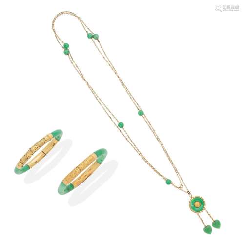 A GILT AND JADEITE NECKLACE AND TWO BANGLES 20th century