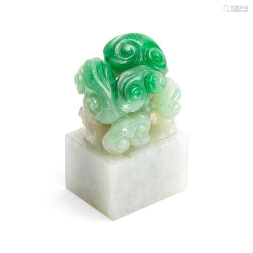 A SMALL JADEITE SEAL Early 20th century
