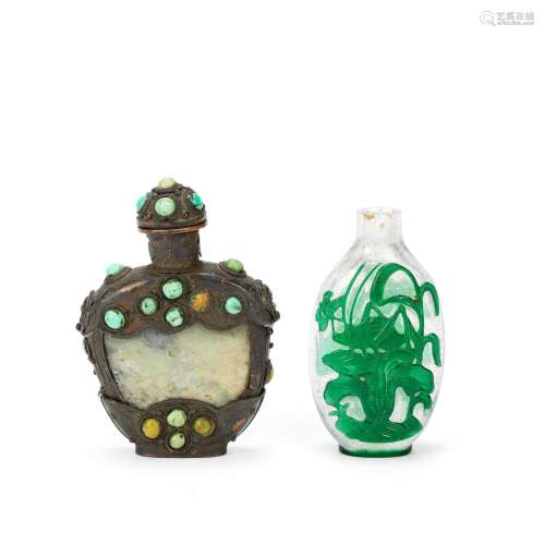 A GROUP OF TWO DIFFERENT SNUFF BOTTLES Early 20th century
