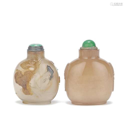 A CARVED CAMEO AGATE SNUFF BOTTLE AND A HONEY AGATE SNUFF BO...