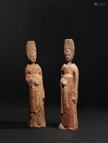 DEUX STATUETTES DE DAMES DE COUR EN TERRE CUITE Dynastie des...