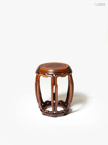 TABOURET EN HUANGHUALI ET LOUPE DE BOIS  XVIIIe/XIXe si&...