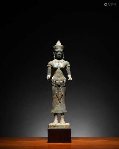 STATUETTE DE PRAJNAPARAMITA EN ALLIAGE DE CUIVRE Cambodge, s...