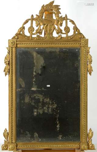 Miroir Louis XVI en bois sculpté et doré au décor "D'at...