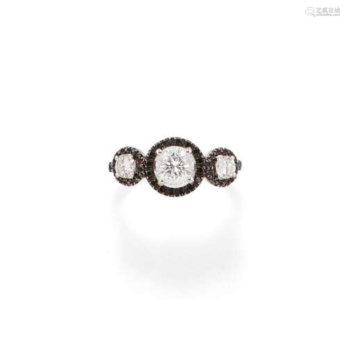 Diamond trilogy ring