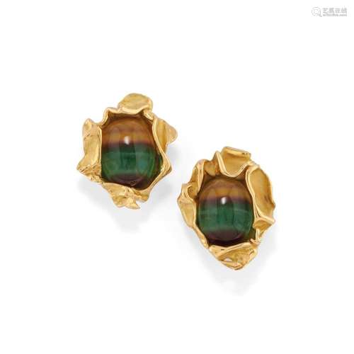 Pair of clip earrings, Ada minola