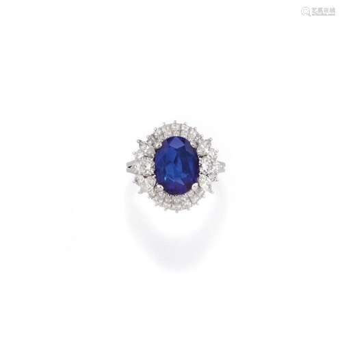 blue sapphire and diamond ring