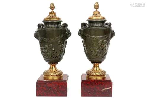 Paar negentiende eeuwse cassoletten in brons met gedoreer
