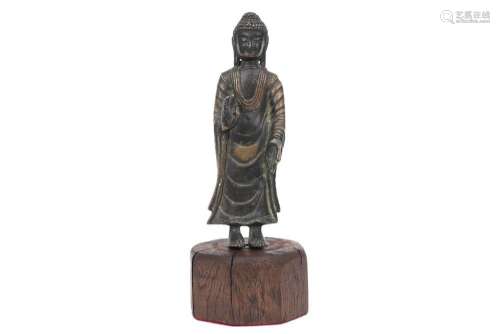 Oosterse (?) sculptuur in brons : "Staande boeddha"...
