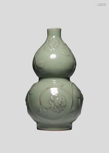 Longquan carved gourd bottle