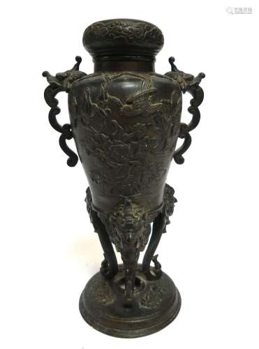 CHINE. BRULE-PARFUM tripode en bronze. H. 35 cm