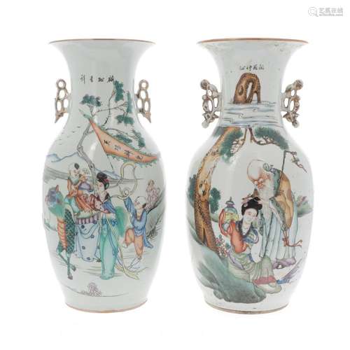 PAIRE DE VASES