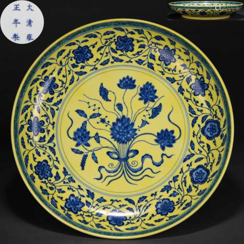 A Yellow Ground and Underglaze Blue Plate