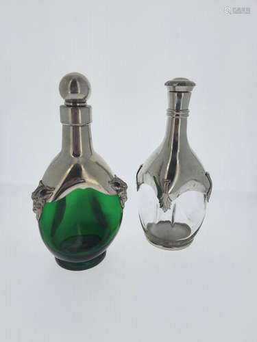 DEUX CARAFES