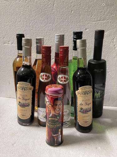 Ensemble de 10 bouteilles : liqueurs et