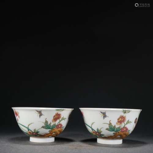 A Pair of Famille Rose Butterfly Flower Pattern Bowls
