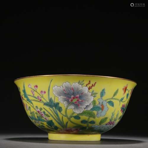 Yellow-glazed Famille Rose Flowers Pattern Bowls