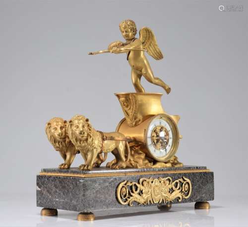 Pendule aux chars tiré par des lions en bronze doré et finem...
