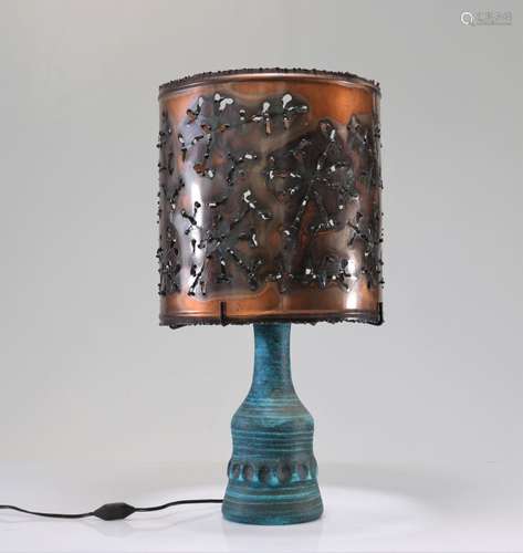 ACCOLAY (1945-1992) Lampe de salon en céramique turquoisePoi...